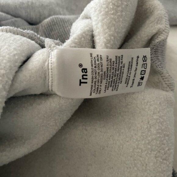 Aritzia TNA Perfect 1/4 zip sweatshirt - Picture 5 of 11